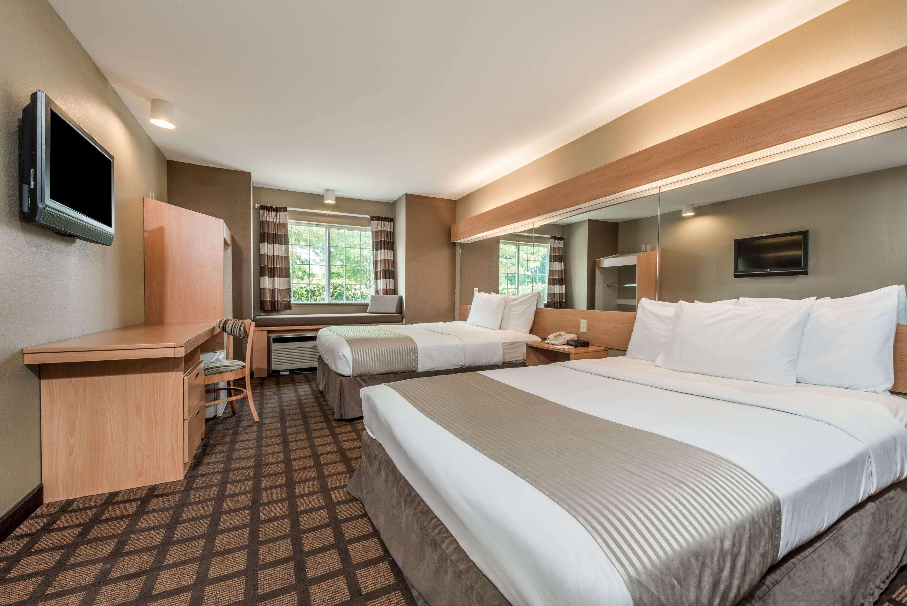 Microtel Inn & Suites By Wyndham ווסט צ'סטר מראה חיצוני תמונה